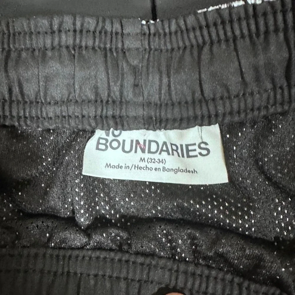 No Boundaries Mens Paisley Bandana Print Swim Trunks Black White Medium 32-34